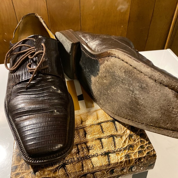 Brown shoes - Picture 2 of 2